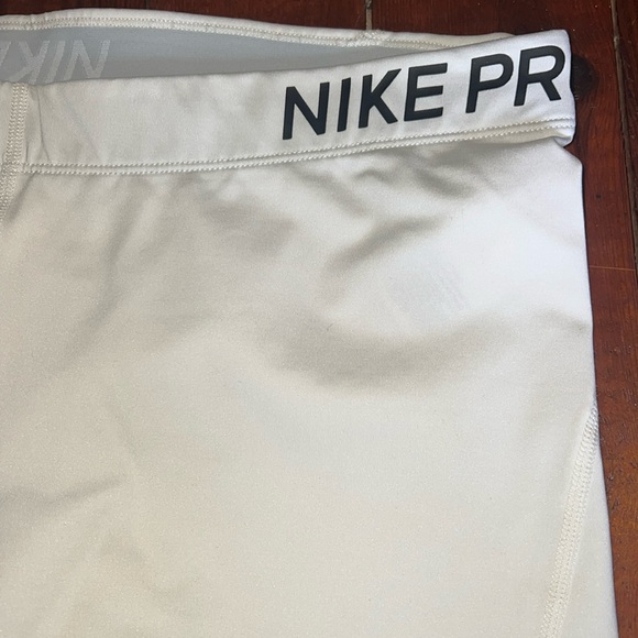 Nike Pros - Picture 2 of 5